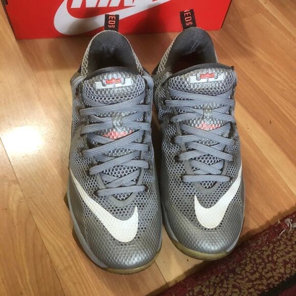 Nike lebron 12 Low wolf grey athletic shoes size 8 Men\'s sneakers